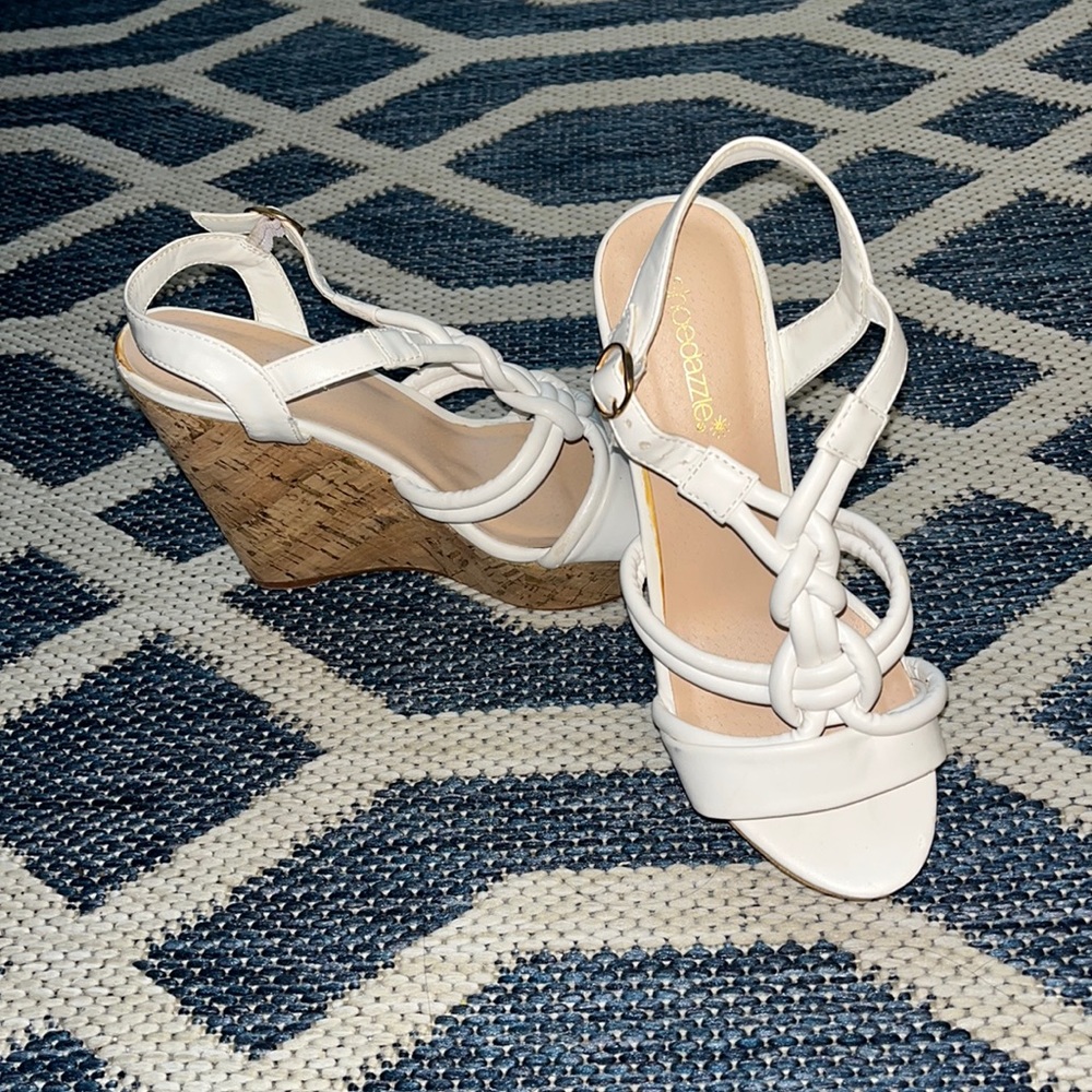 Shoedazzle white wedges size 6